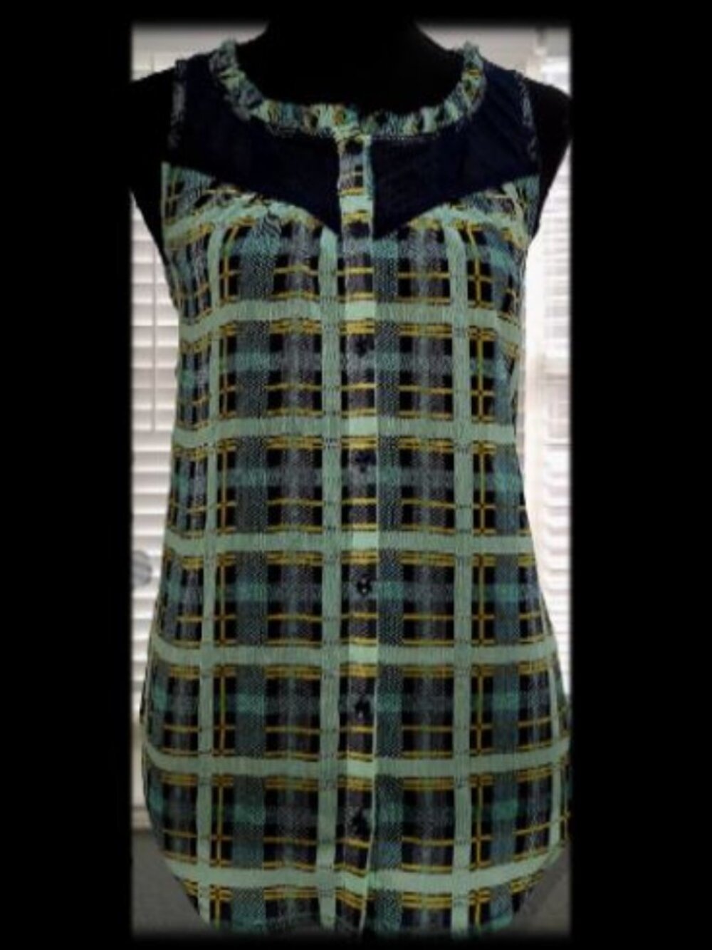 Princess Vera Wang Button-Front Sleeveless Top Medium